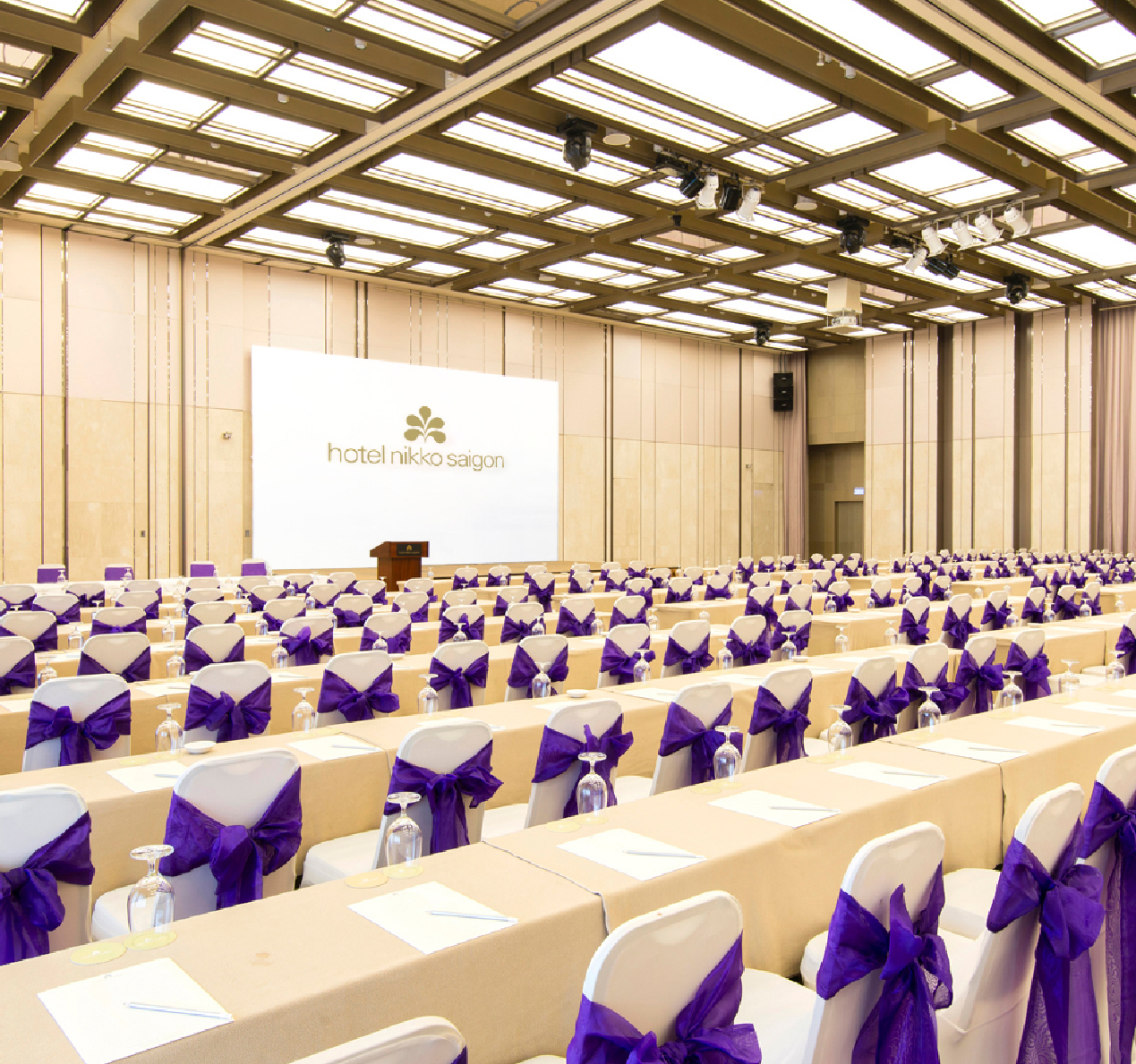 ご宴席や会議の目的・趣旨に合わせて、最適なパッケージプランをお選びいただけます。